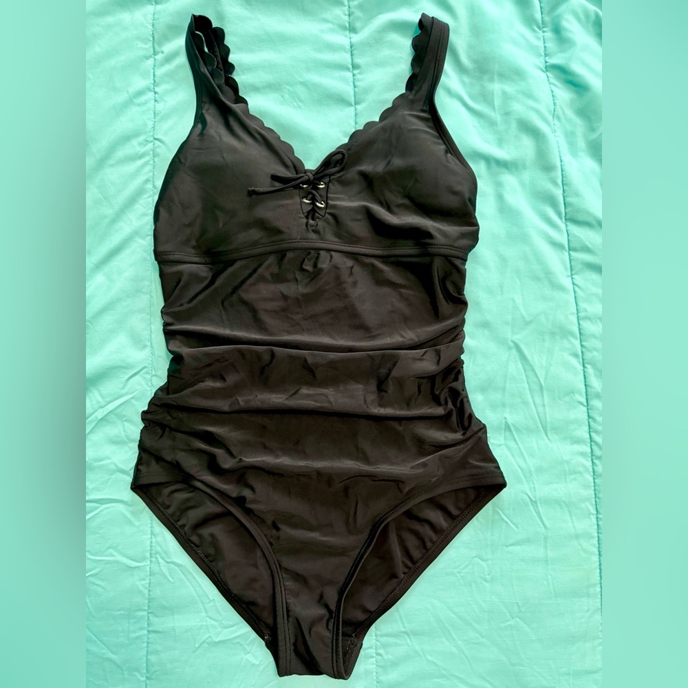 Black one piece swimsuit size 8 Kona Sol scalloped cutout back bathing suit